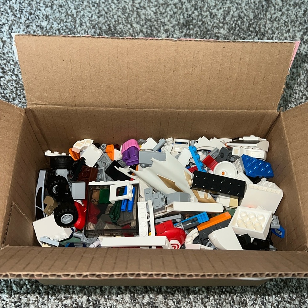 1/2 lb mystery lego pieces
